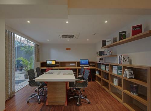 Hotel Zone By The Park Electronic City