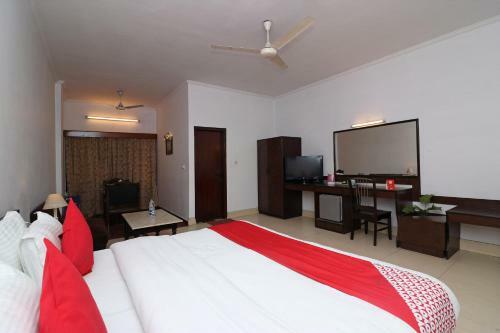 Oyo 14837 Hotel Uberoi Anand