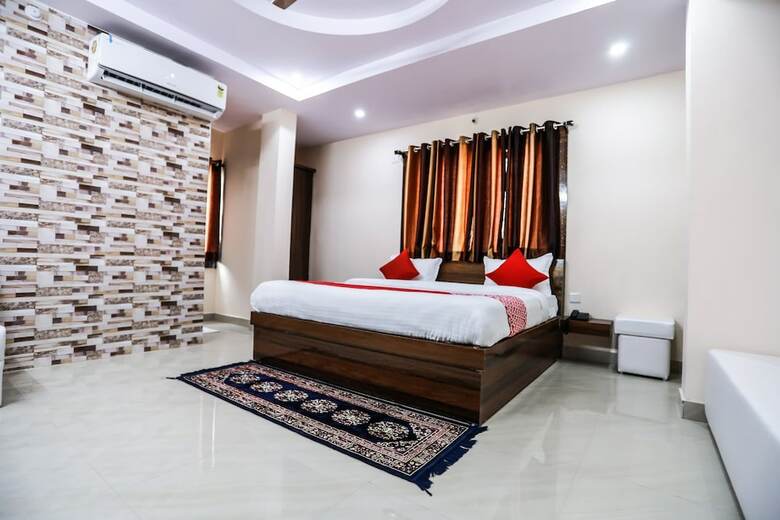 Hotel Oyo 15259 Smart City