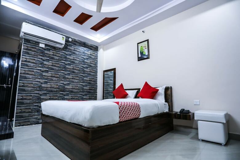Hotel Oyo 15259 Smart City
