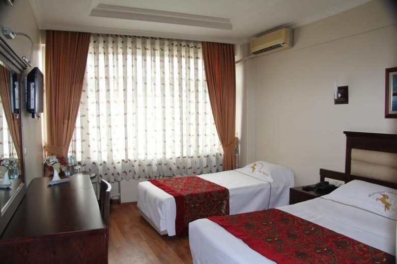 Rouge Noire Hotel