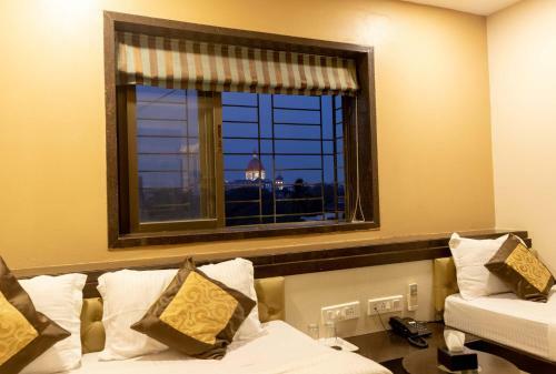 Hotel Colaba Suites