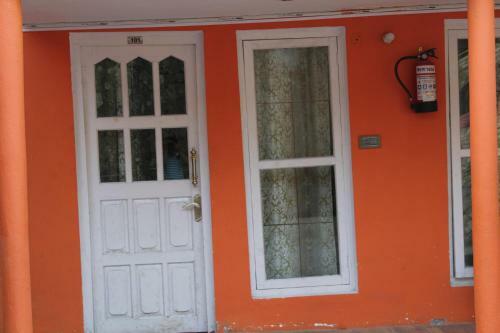 Hostal The Dhanolti Groove Garden