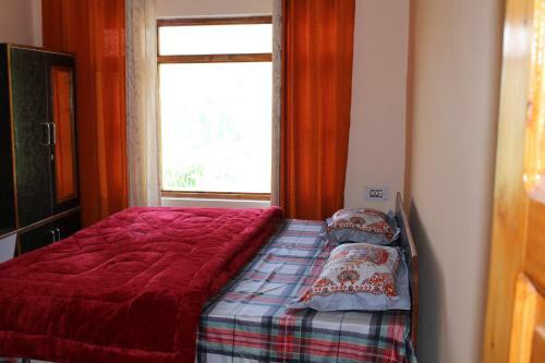 Hostal The Dhanolti Groove Garden