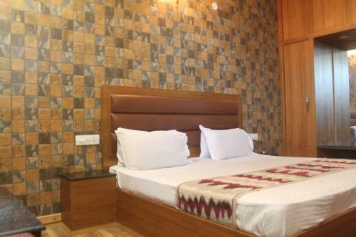 Hotel Decent Room In Naddi Mcleodganj