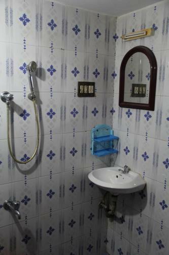 Bed & Breakfast Salwa Home Stay