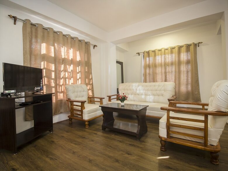Hotel Oyo 16637 Tiara Regency