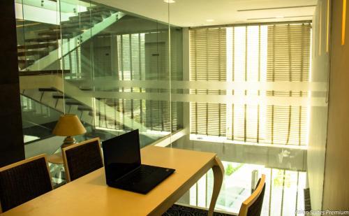 Hostal Asian Suites Premium Huda City Centre