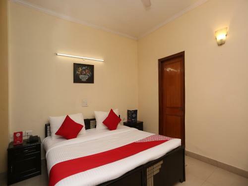 Hotel Oyo 23332 Flagship Divine Inn