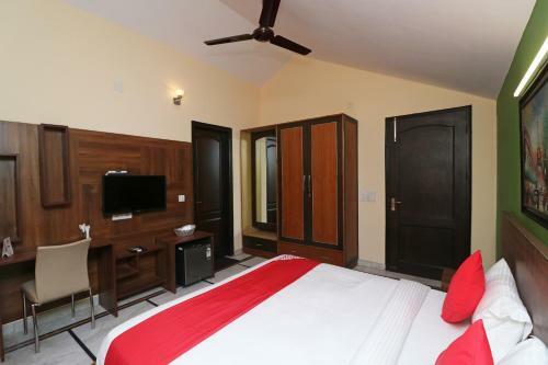 Hotel Oyo 16824 The Royal Crown