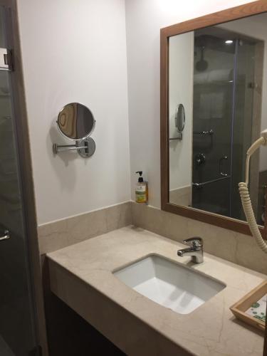 Lemon Tree Hotel, Sector 60, Gurugram