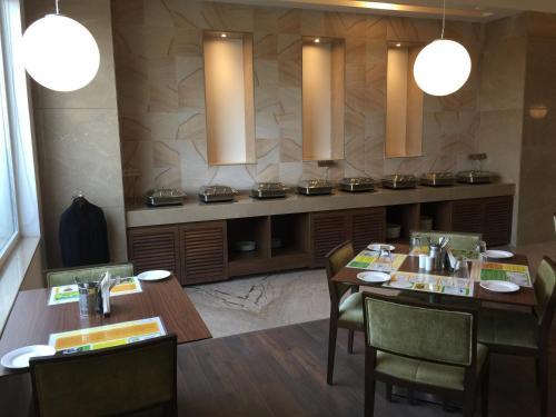 Lemon Tree Hotel, Sector 60, Gurugram