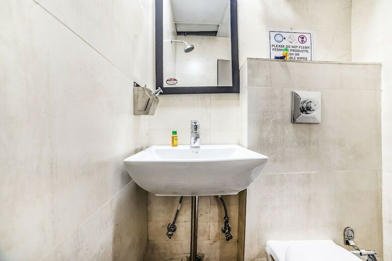 Fabhotel Red Inn Sector 15