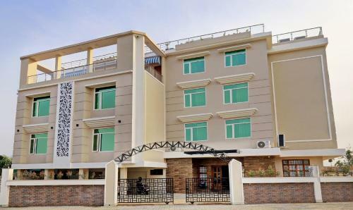 Oyo 9814 Hotel Parnil Palace 2