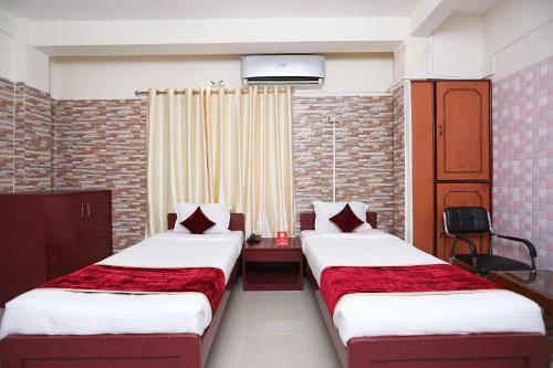 Oyo 9637 Hotel Upasana Palace 2