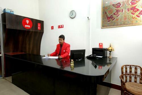 Oyo 9637 Hotel Upasana Palace 2