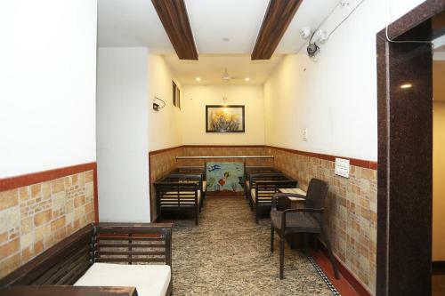 Oyo 12682 Hotel Relax Inn