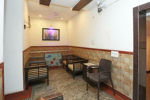 Oyo 12682 Hotel Relax Inn