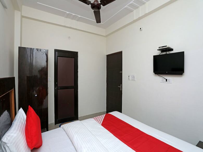 Oyo 16815 Hotel Suresha
