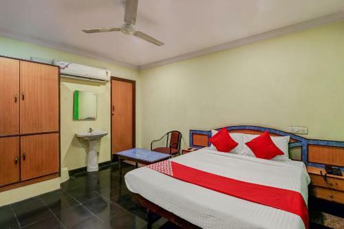Hotel Oyo 26562 Dazzle Lodge