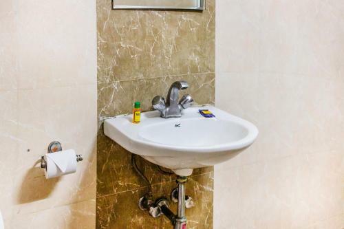 Hotel Fabexpress Hillstone Banjara Hills