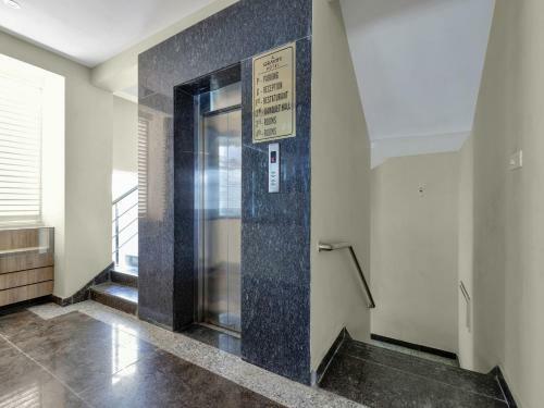 Oyo 12181 Hotel Gravity