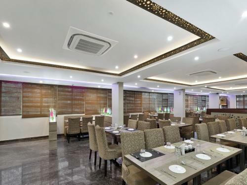 Oyo 12181 Hotel Gravity