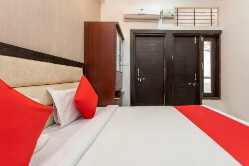 Hotel Oyo 22361 Samar Regency