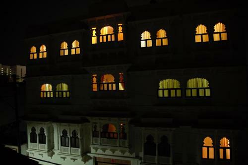 Hotel Nahargarh Palace