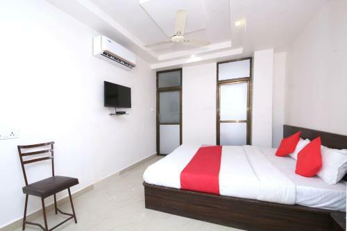 Oyo 14165 Hotel Blue Diamond