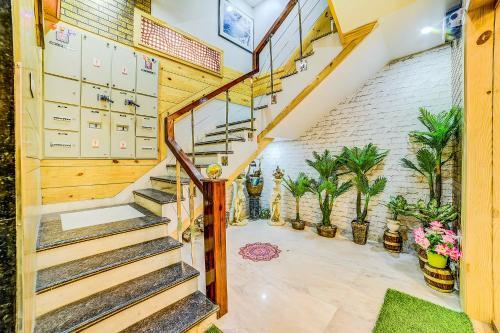 Fabhotel The Lodge Bani Park