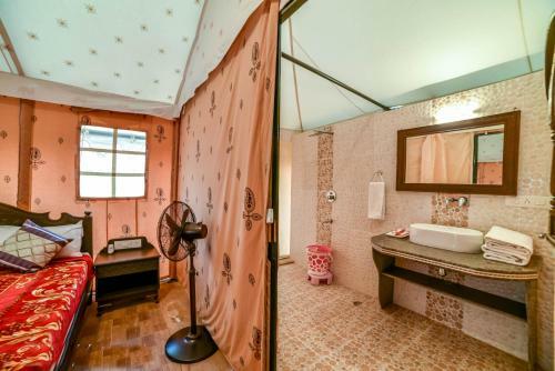 Hotel Moonlight Nature Resort And Camps