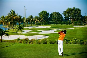 Hotel Orchid Country Club