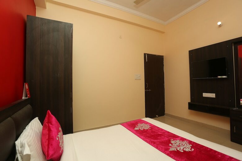 Hotel Oyo 17204 Vrindawan Galaxy
