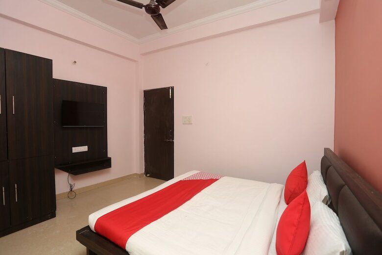 Hotel Oyo 17204 Vrindawan Galaxy