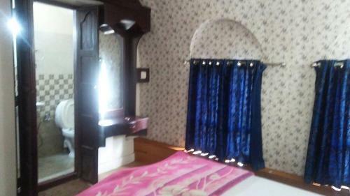 Kunjatta House Boat