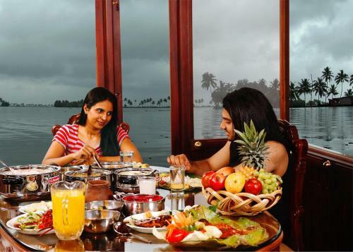 Kumarakom Castle Luxury Houseboats