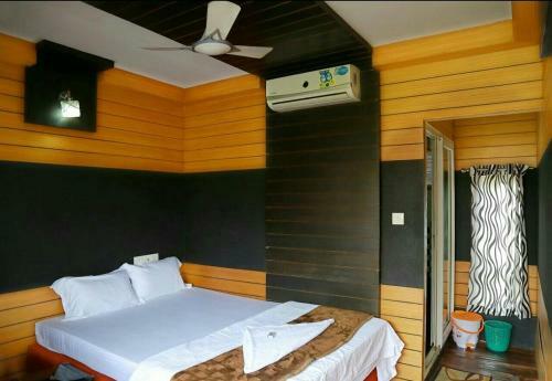 Adithyan Houseboat