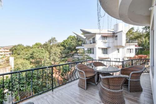 Villa Cliffhanger With Indoor Pool