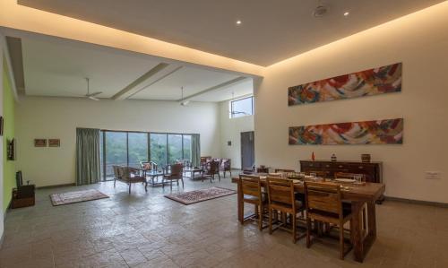 Shivom Villa 8 By Vista Rooms