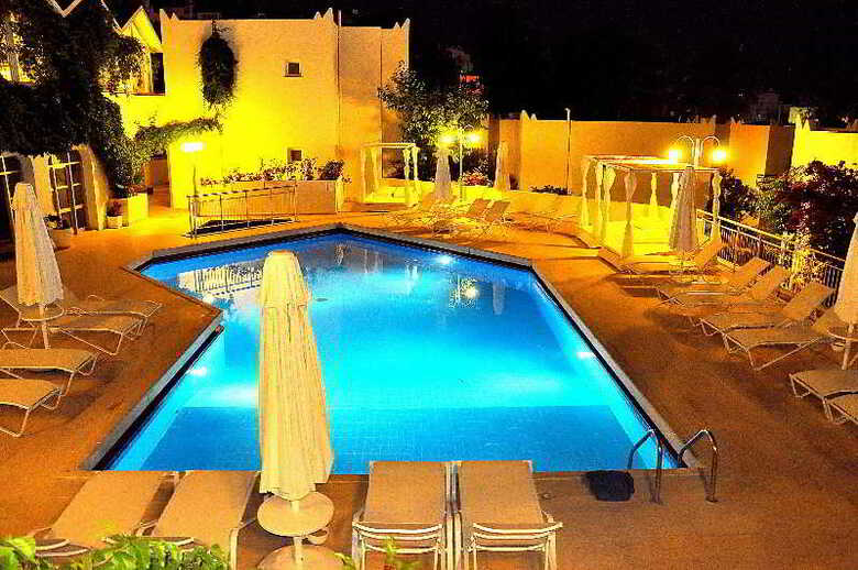Bantur-naz Hotel