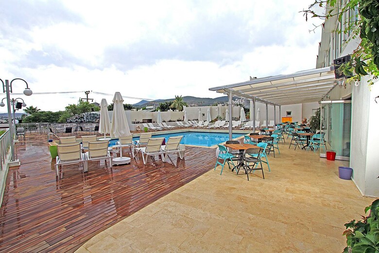 Bantur-naz Hotel
