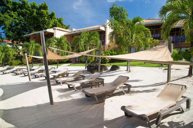 Hotel True Blue Bay Resort