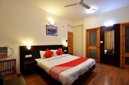 Oyo 13705 Hotel Lonchenpa