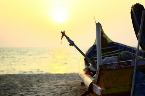 Marari Blue Waves