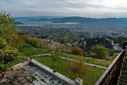 Hostal Paradosiako Saratsi - Traditional Guest House