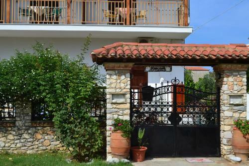 Hostal Maria-christina Studios