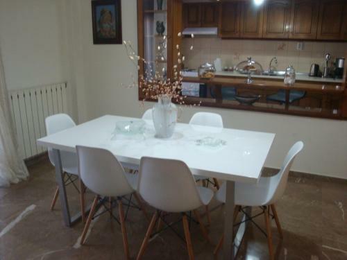 Zoes Apartment Polichni