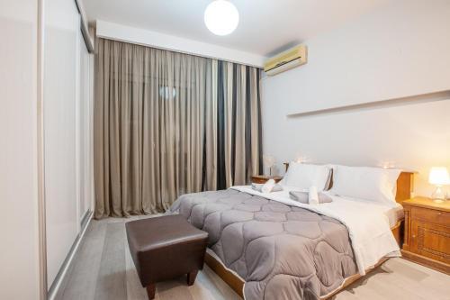 Cosmopolitan Sea View Apartment