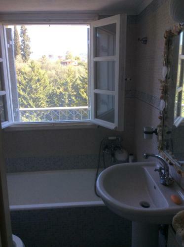 Lemon-lime Villas Poros